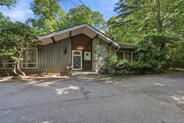 12 TALL TREE CT, COLD SPRING HARBOR, NY 11724 - Image 65c43d1c7a6cbe61dfa45d42e44ca70d/3191949057
