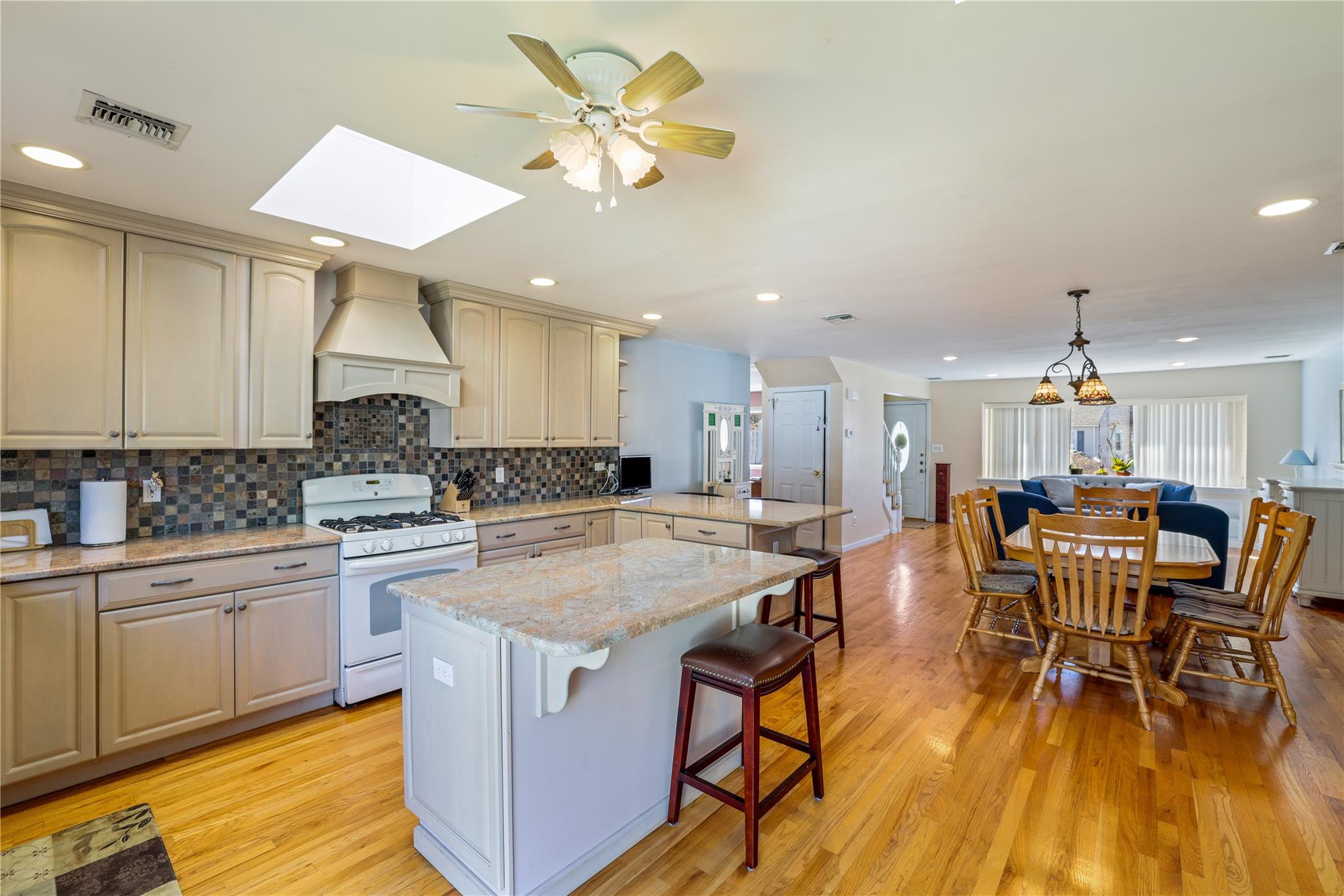 18 Bretton Road, New Hyde Park, New York image 9
