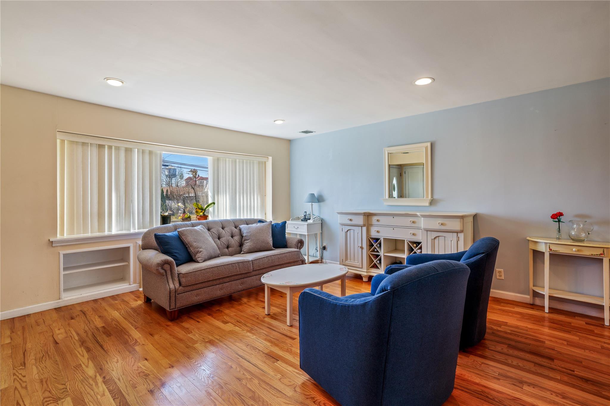 18 Bretton Road, New Hyde Park, New York image 4