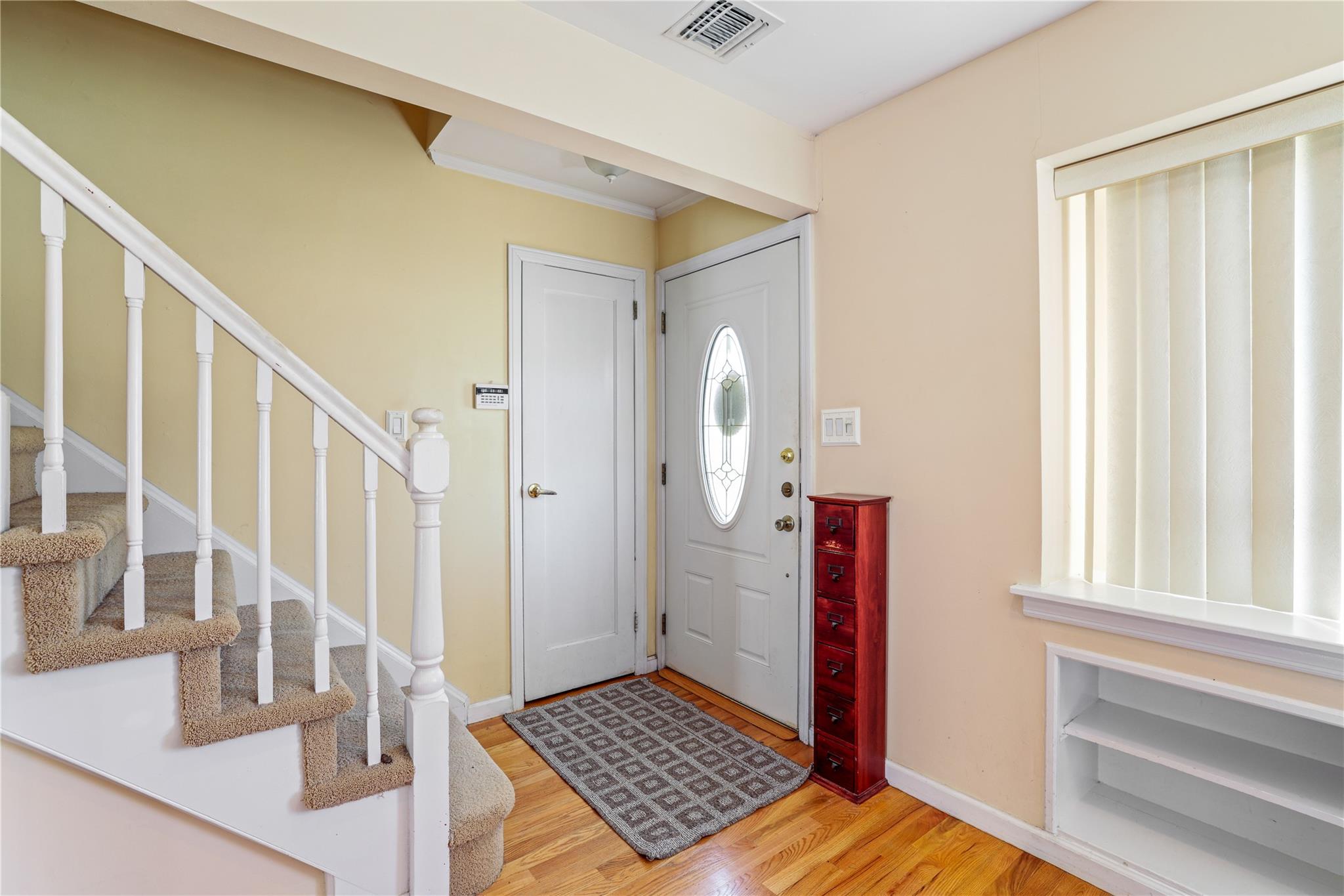 18 Bretton Road, New Hyde Park, New York image 3