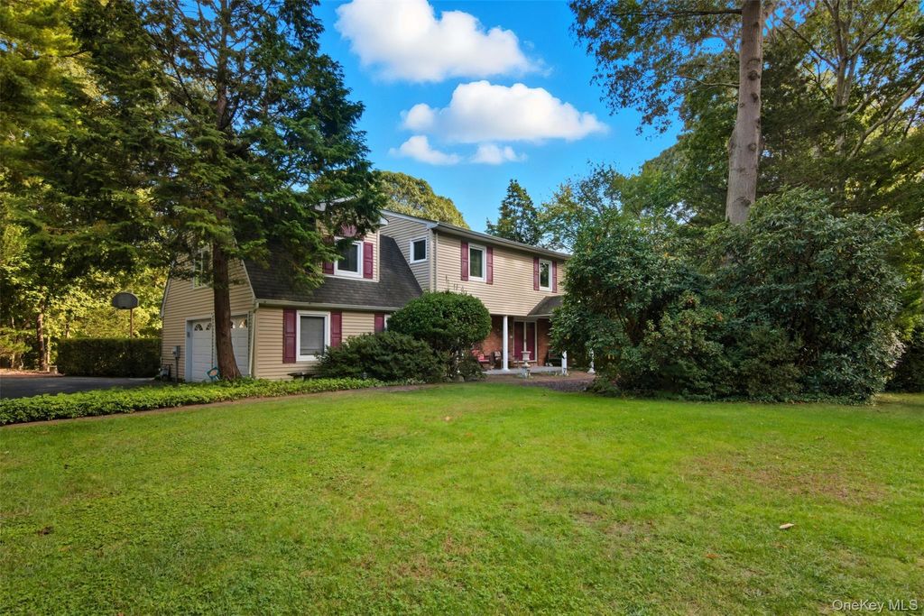Photo of 8 Tanager Lane, Northport, NY 11768 (MLS # 921707)