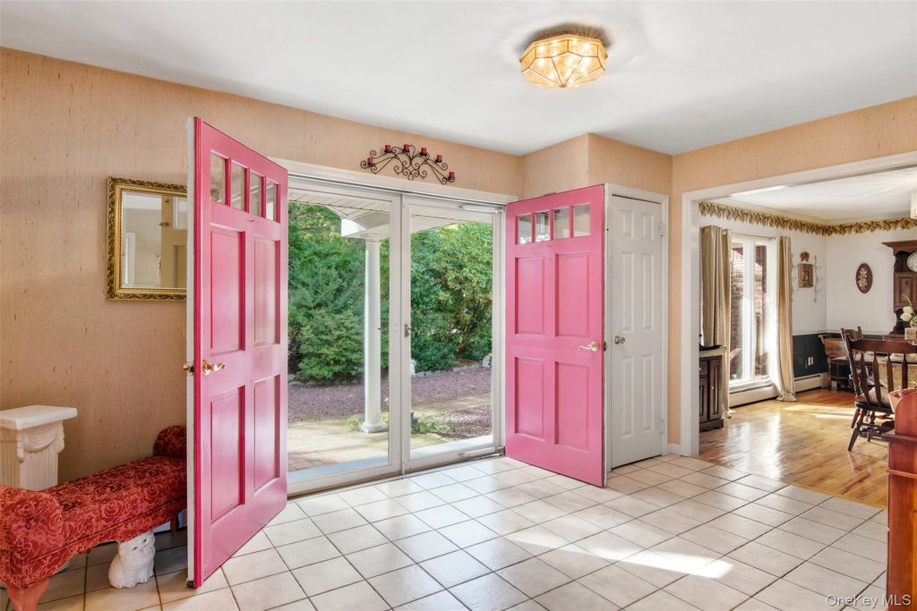 Photo of 8 Tanager Lane, Northport, NY 11768 (MLS # 921707)