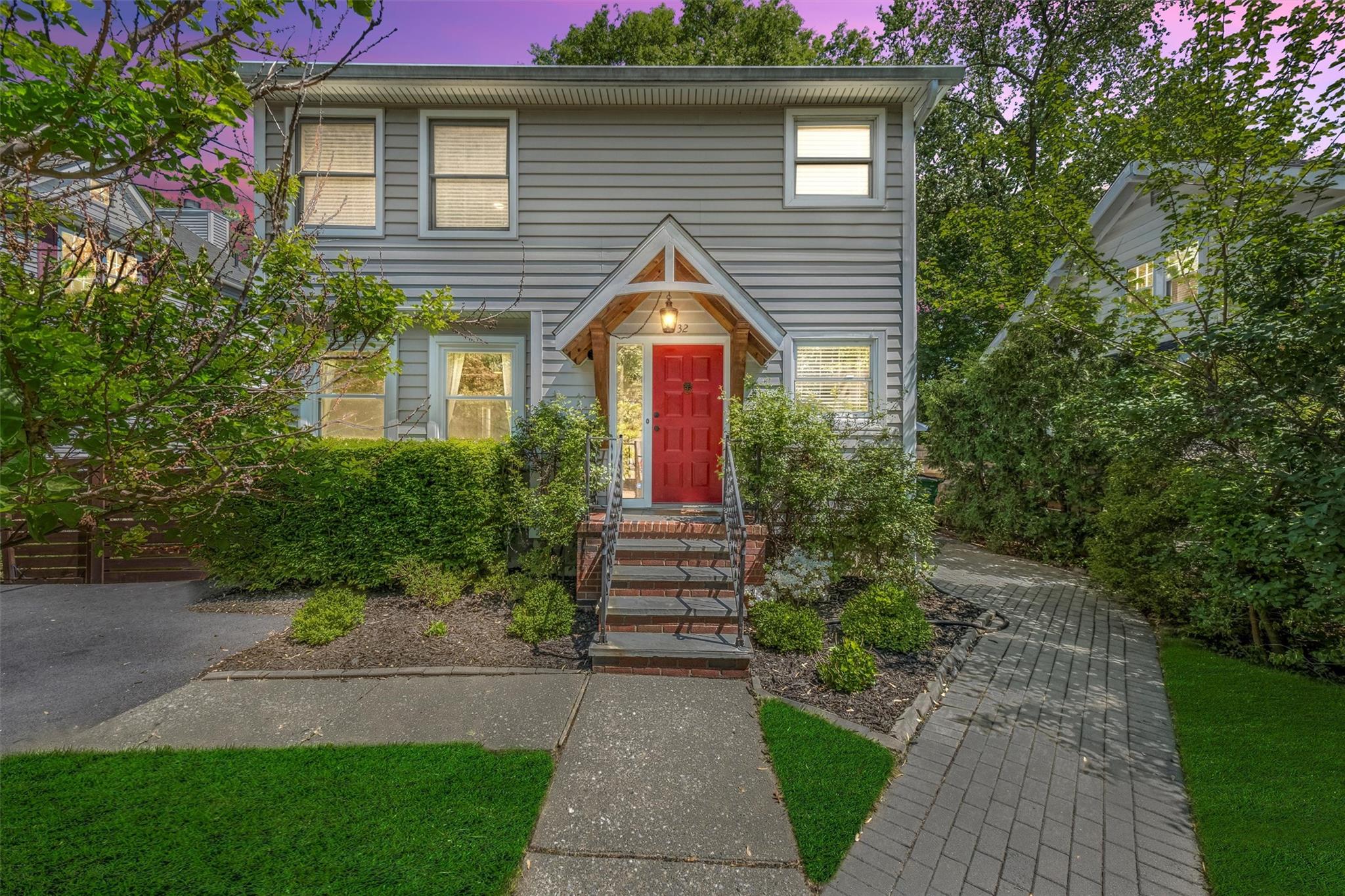 Lafayette Avenue, Beacon, New York - 4 Bedrooms  
4 Bathrooms  
8 Rooms - 