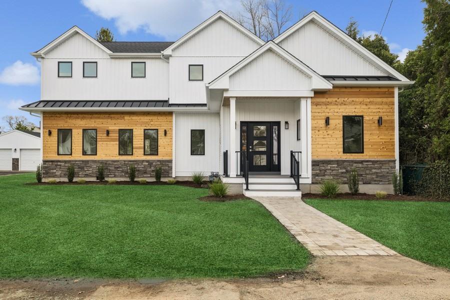 148 S 5th Street, Lindenhurst, New York image 2