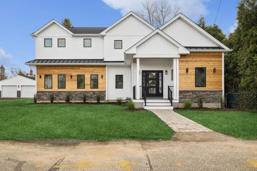 148 S 5th Street, Lindenhurst, New York image 1