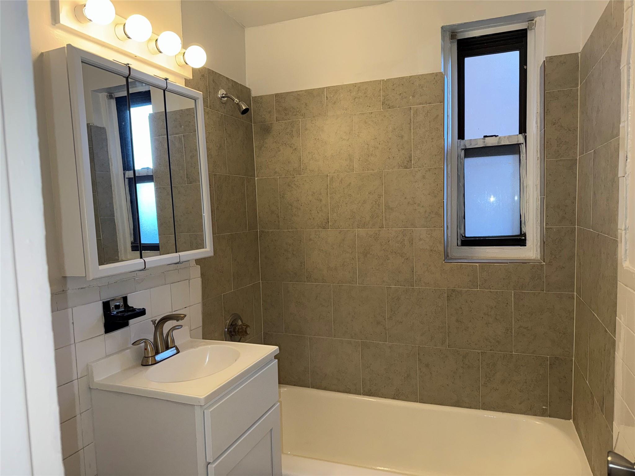 237 N Broadway 4D
