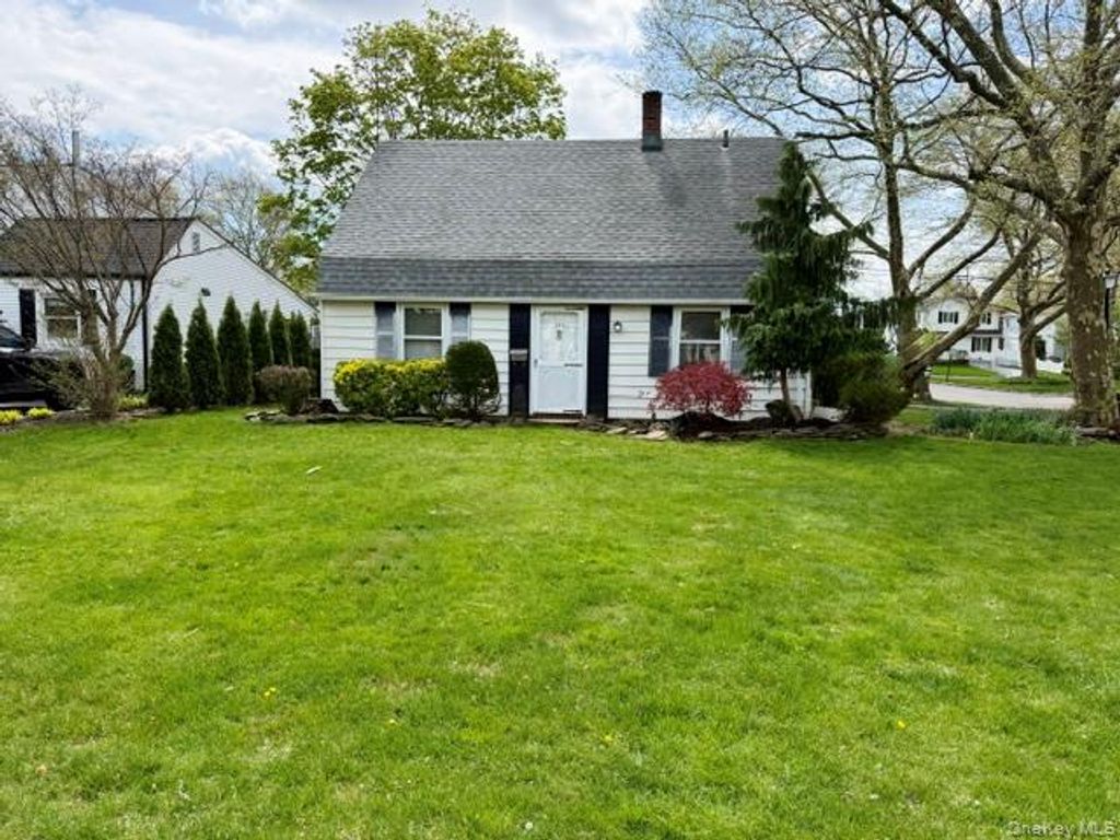 Photo of 256 Curtis Avenue, Carle Place, NY 11514 (MLS # 985545)