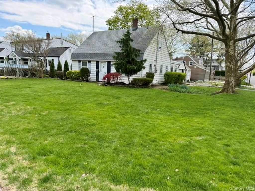 Photo of 256 Curtis Avenue, Carle Place, NY 11514 (MLS # 985545)