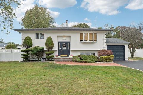 Photo of 1 W End Avenue, Brentwood, NY 11717 (MLS # 923988)