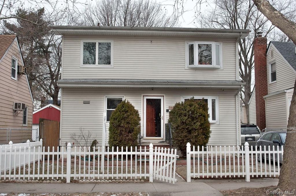 Photo of 16475 Underhill Avenue, Fresh Meadows, NY 11365 (MLS # 985983)