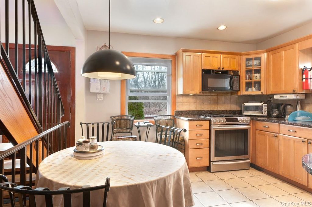 Photo of 16475 Underhill Avenue, Fresh Meadows, NY 11365 (MLS # 985983)