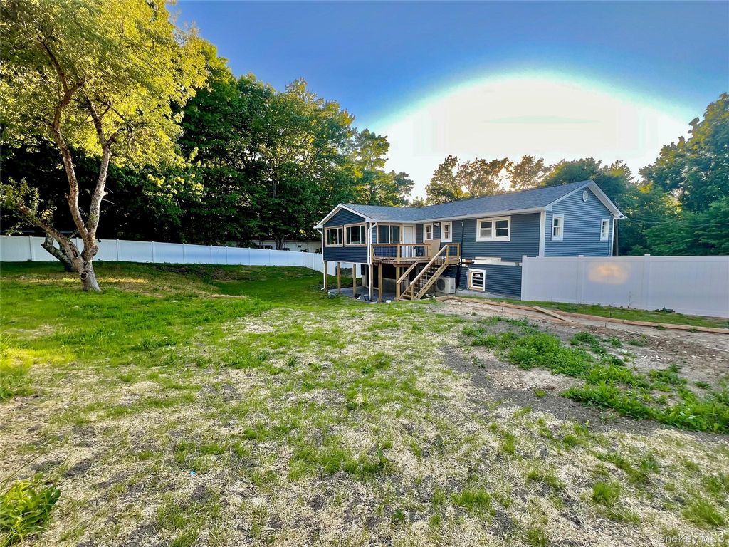Photo of 37 California Drive, Middletown, NY 10940 (MLS # 1008642)