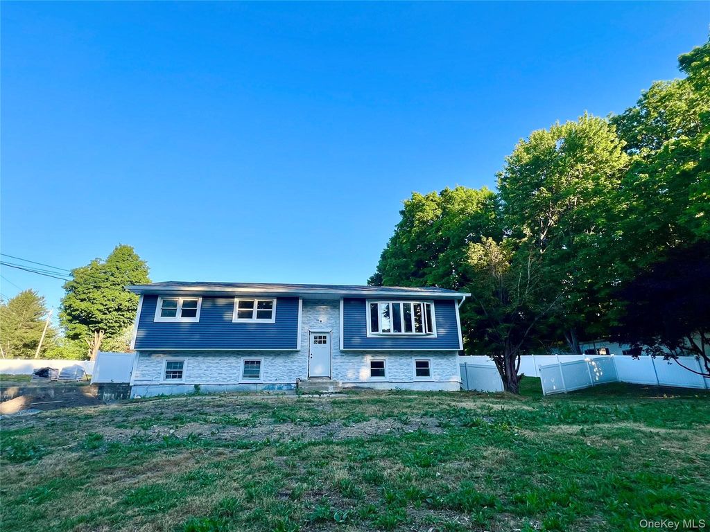 Photo of 37 California Drive, Middletown, NY 10940 (MLS # 1008642)
