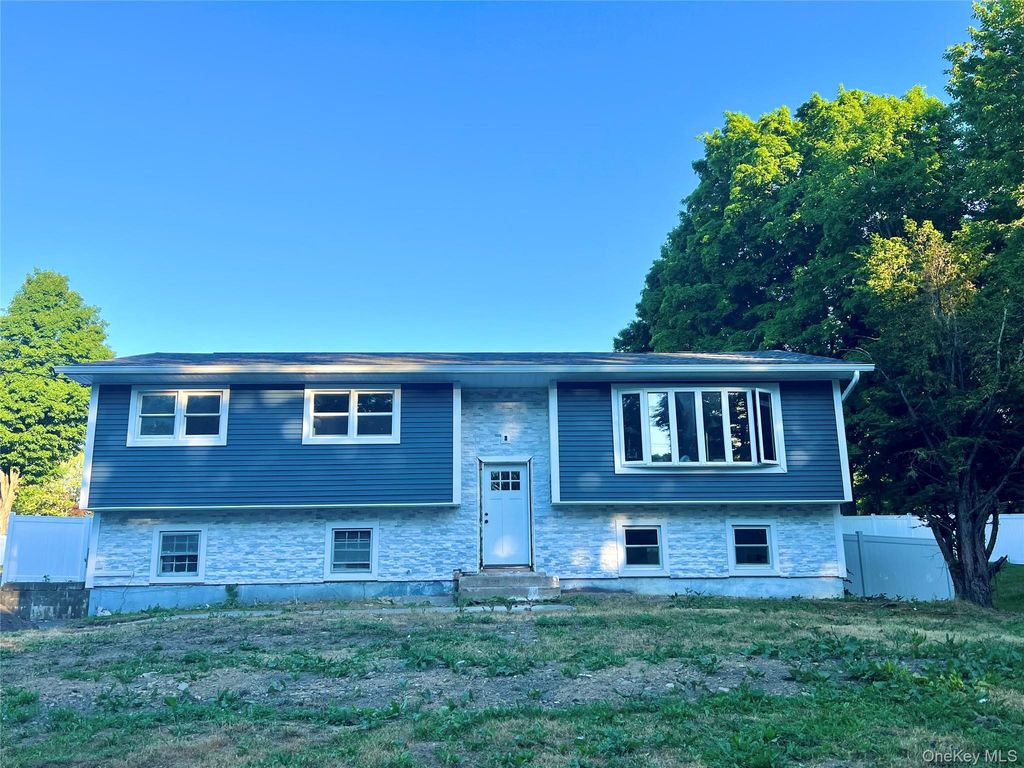 Photo of 37 California Drive, Middletown, NY 10940 (MLS # 1008642)