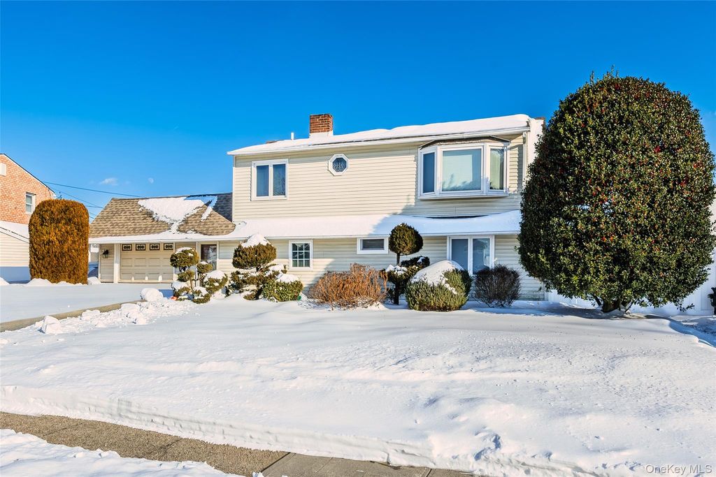 Photo of 43 Wildflower Lane, Wantagh, NY 11793 (MLS # 959550)