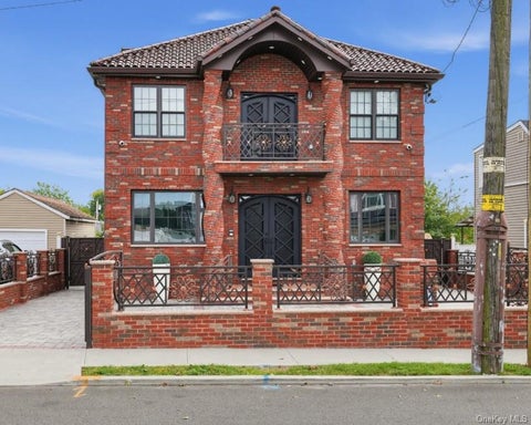 Photo of 183 Arthur Avenue, Floral Park, NY 11001 (MLS # 1065058)