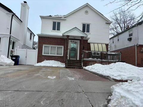 Homes For Sale - 7547 193rd Street<br/> Fresh Meadows, NY 11366
