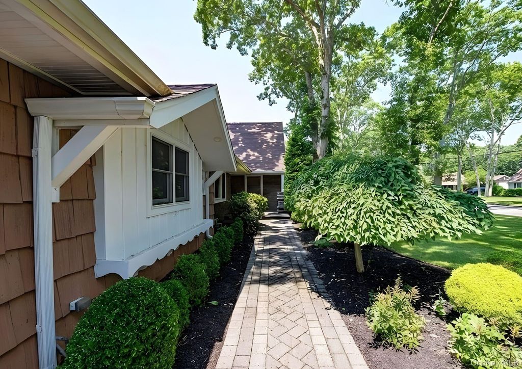 Photo of 22 Redwood Drive, Great River, NY 11739 (MLS # 961148)