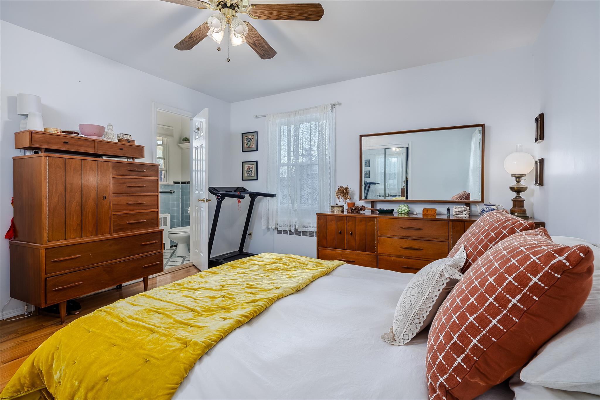 3896 Park Avenue, Seaford, New York image 9