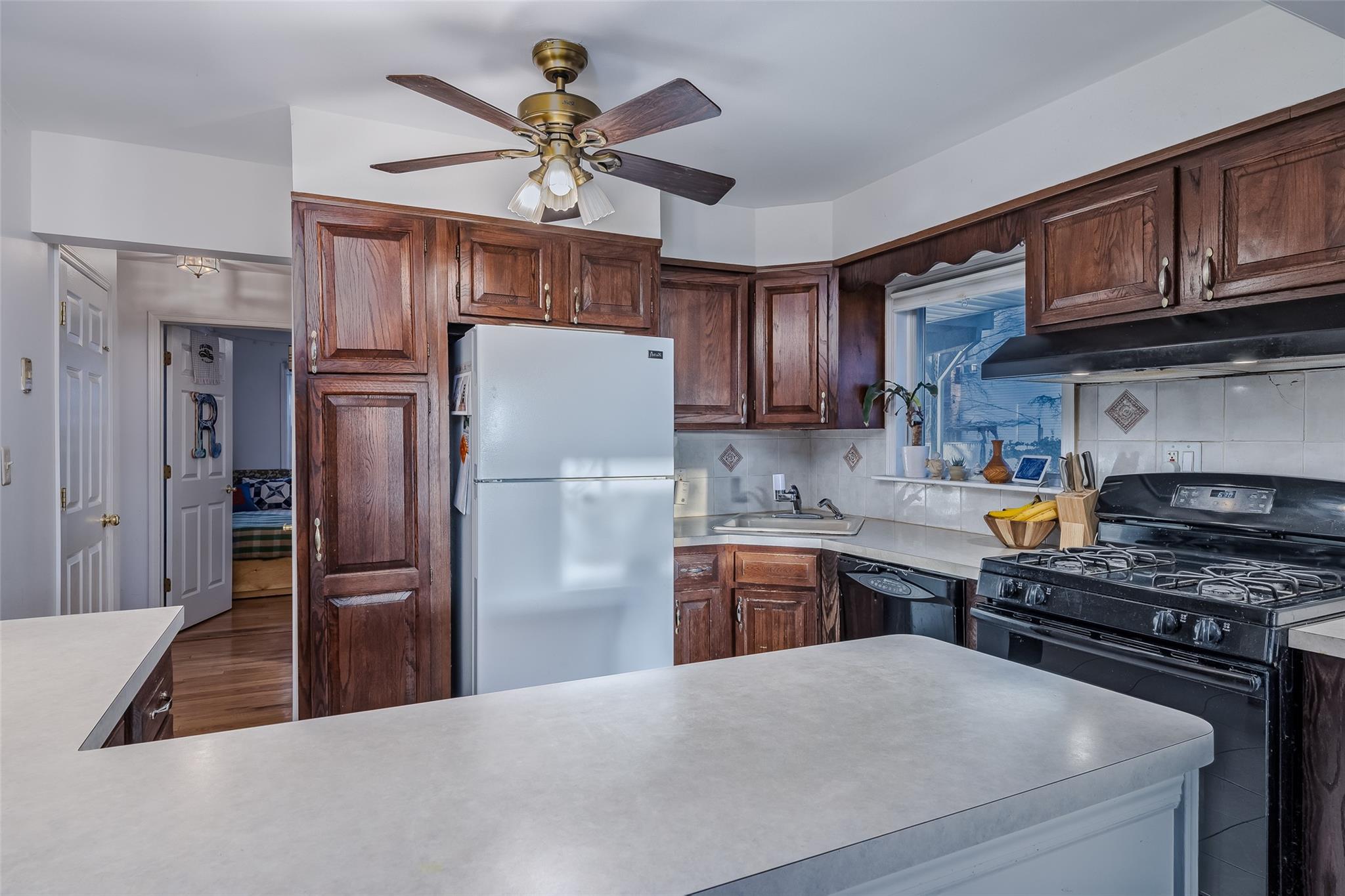 3896 Park Avenue, Seaford, New York image 5