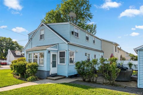 282 Caryl Drive Lawrence NY 11559