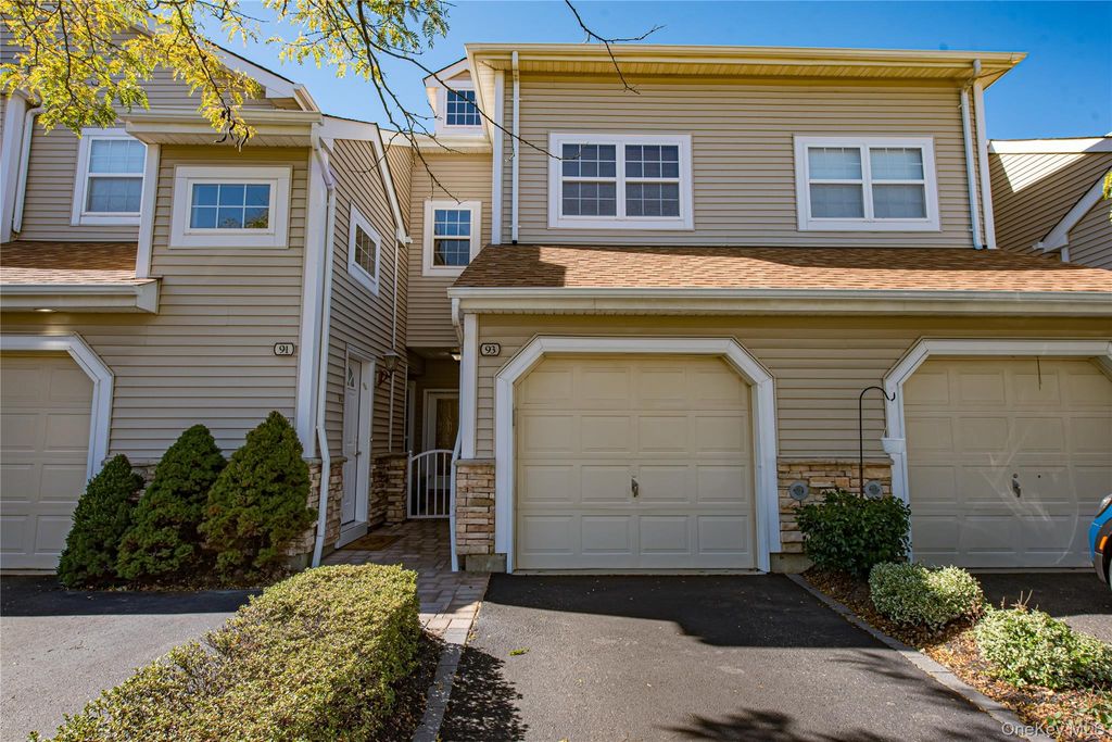 Photo of 93 Carriage Lane #Avon Lower, Plainview, NY 11803 (MLS # 897736)