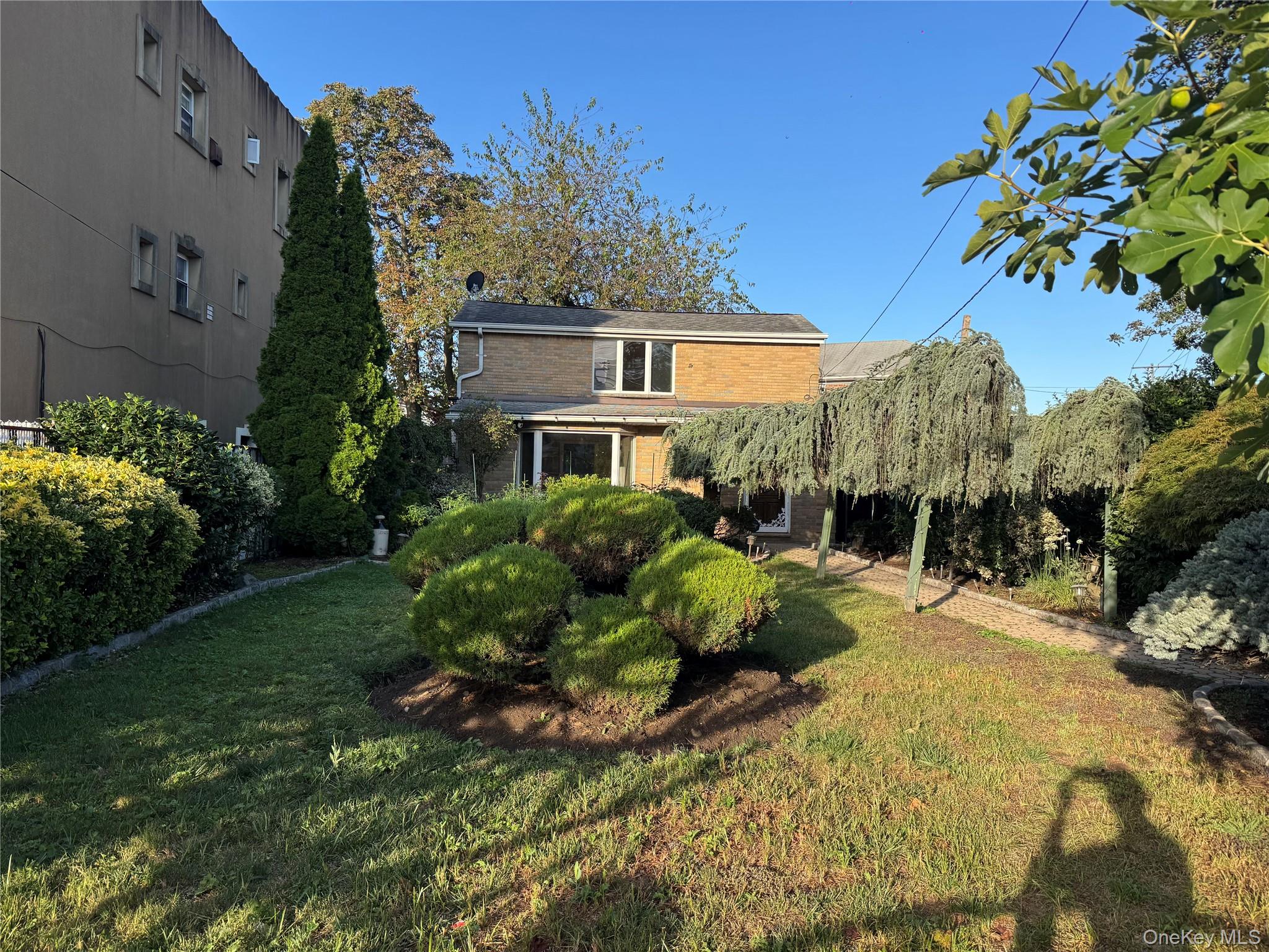 17-02 Clintonville Street