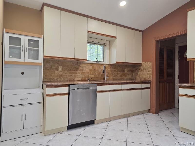 17-02 Clintonville Street