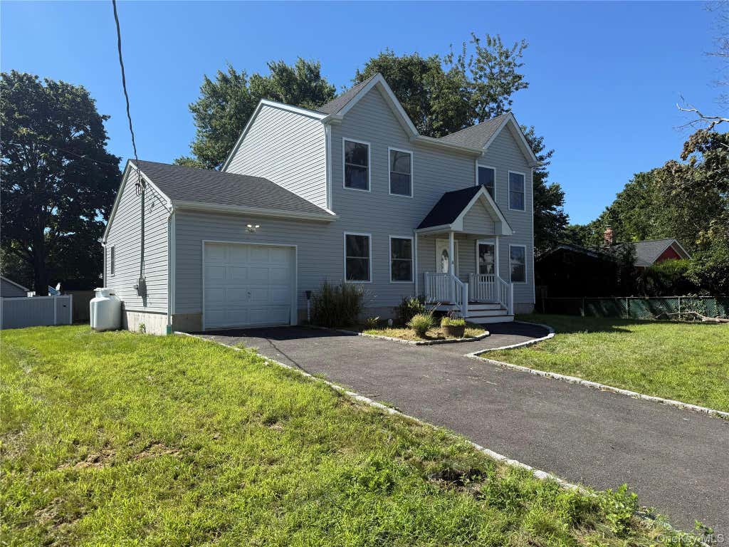 Photo of 8 W Narcissus Road, Mastic Beach, NY 11951 (MLS # 1042865)
