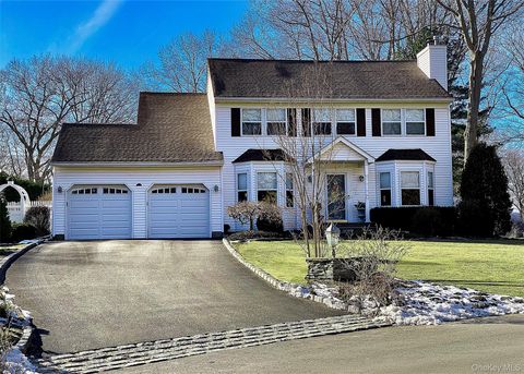 Homes For Sale - 2 Robert Crescent<br/> Stony Brook, NY 11790