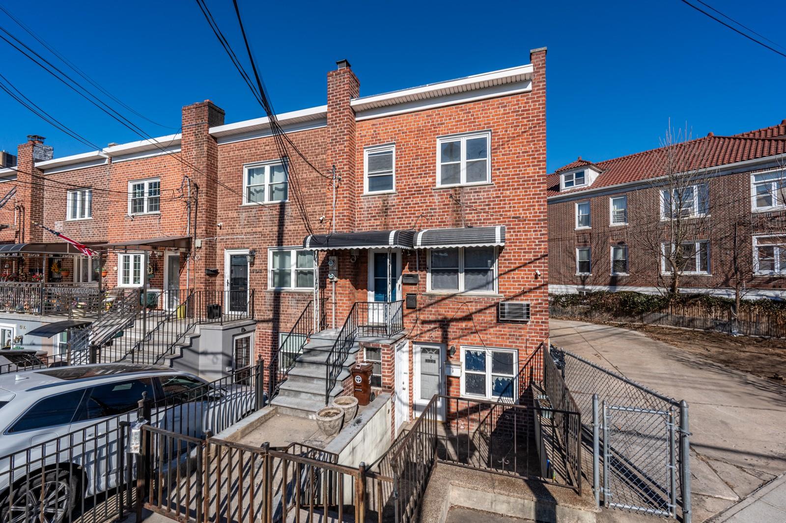 Property for Sale at Bronxdale Avenue, Bronx, New York - Bedrooms: 4 
Bathrooms: 3  - $829,000