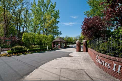 Condo For Rent - 91 Duckpond Drive<br/> Manhasset, NY 11030