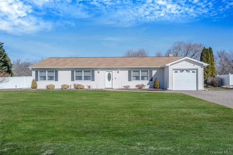 Homes For Sale - 7 Hemlock Road<br/> Mount Sinai, NY 11766