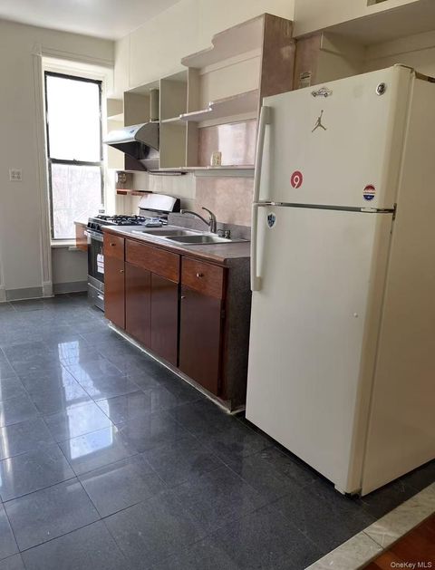 185 manahan st 3R Brooklyn NY 11237