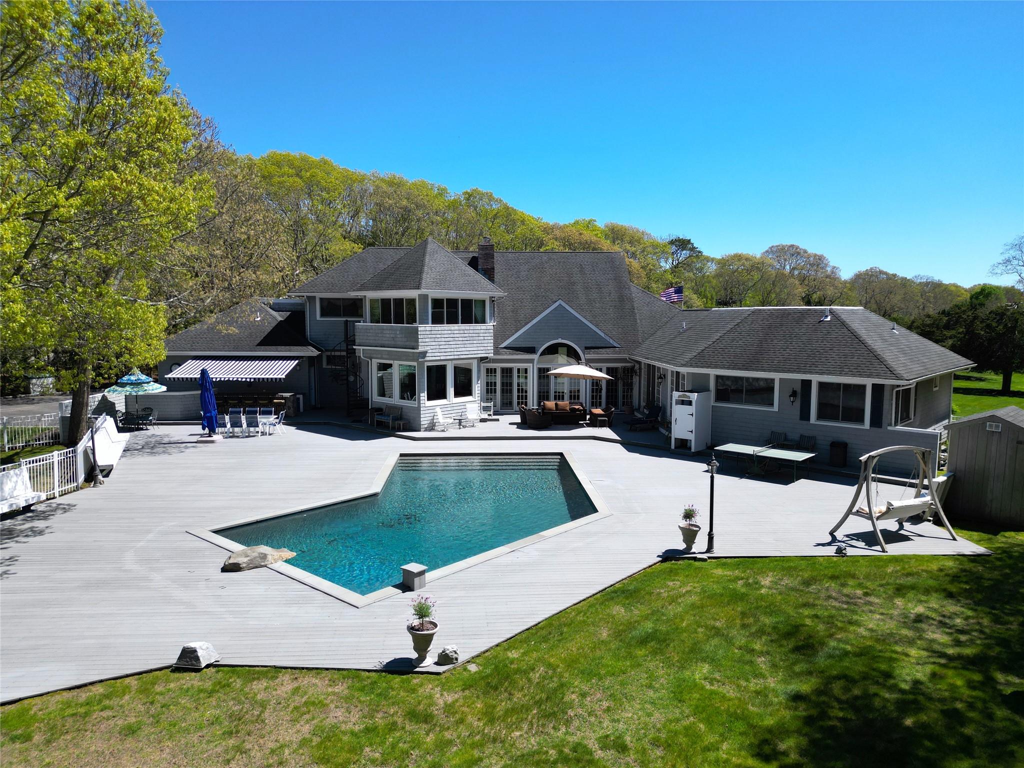 124 Montauk Highway, Westhampton, New York image 10