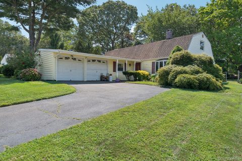 Photo of 12 Clarkson Drive, Farmingville, NY 11738 (MLS # 901203)