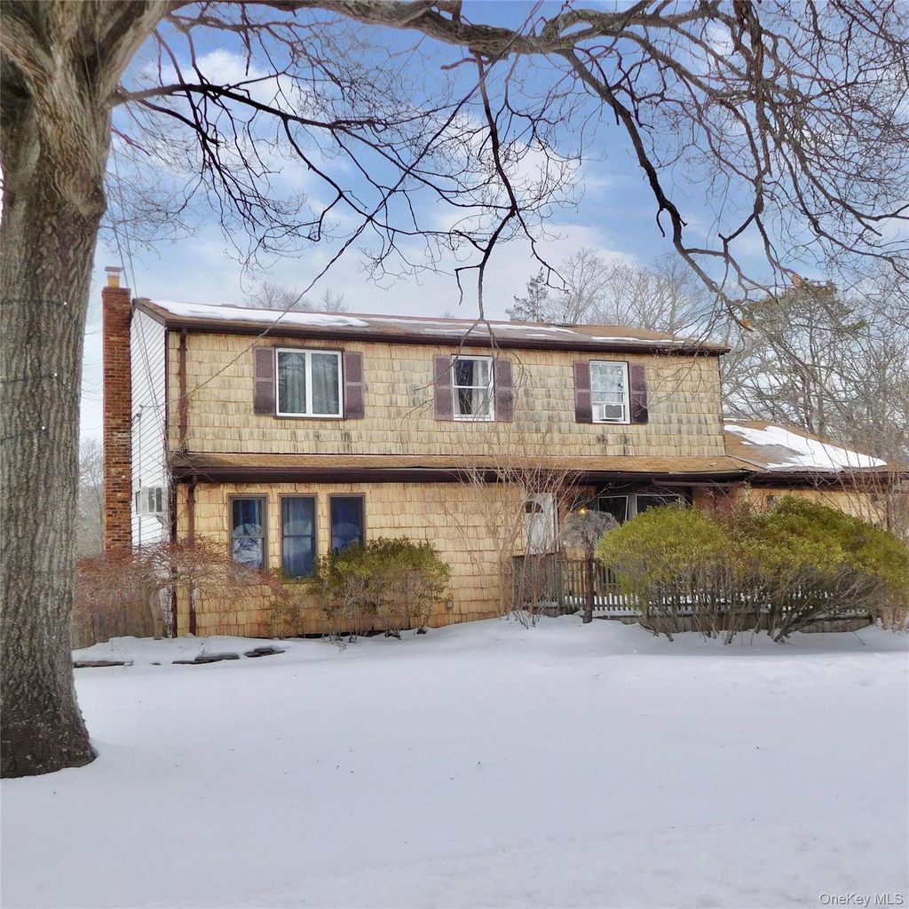 Photo of 639 5th Street, Ronkonkoma, NY 11779 (MLS # 960437)