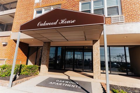 Photo of 1 E Broadway #2B, Long Beach, NY 11561 (MLS # 916543)