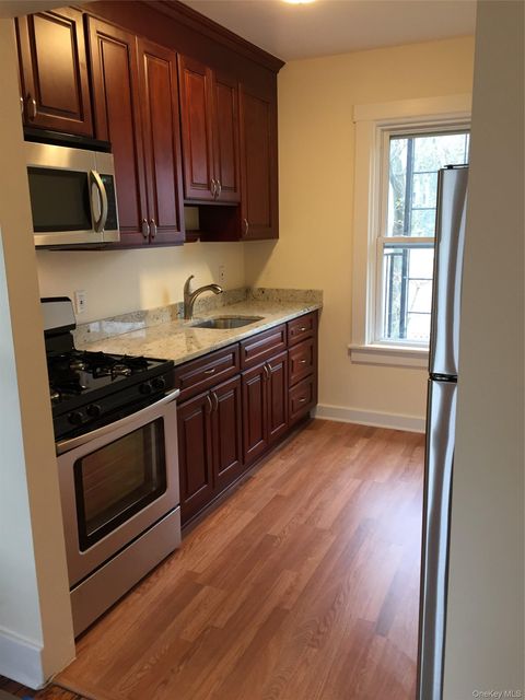 Photo of 8 Parkway Terrace #2, Pleasantville, NY 10570 (MLS # 989758)