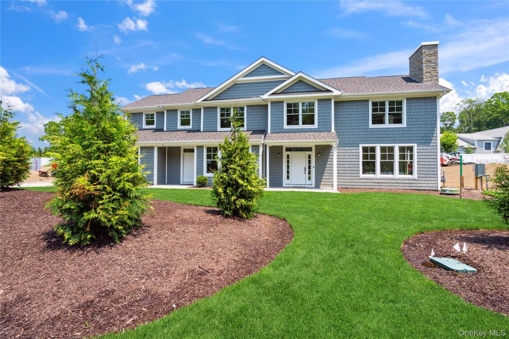 Photo of 46 Plainview Road, Woodbury, NY 11797 (MLS # 1059193)