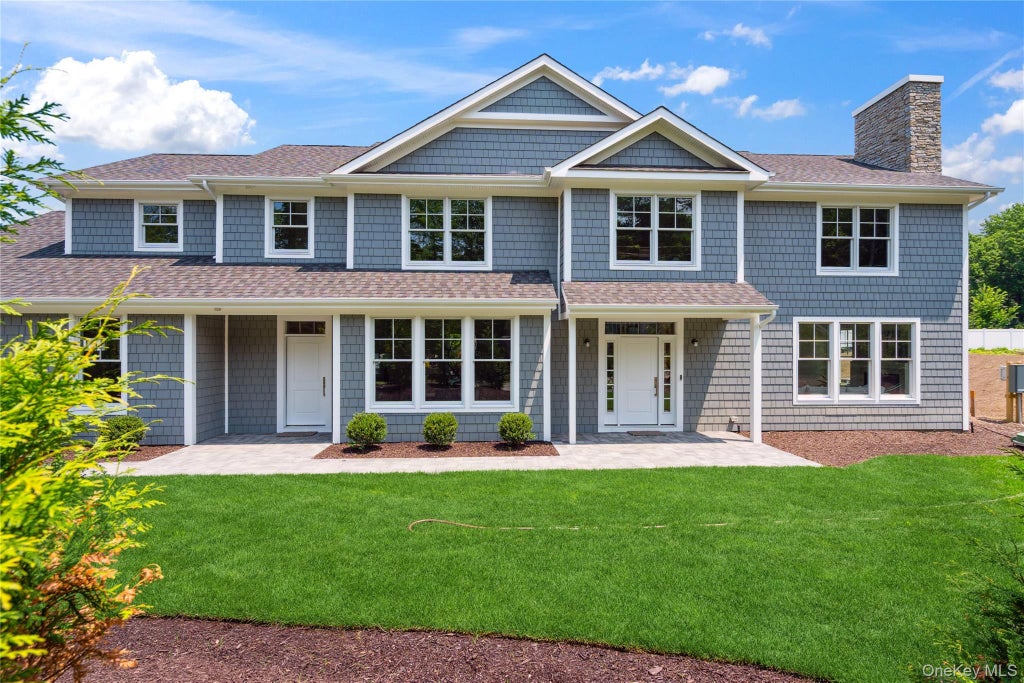 Photo of 46 Plainview Road, Woodbury, NY 11797 (MLS # 1059193)