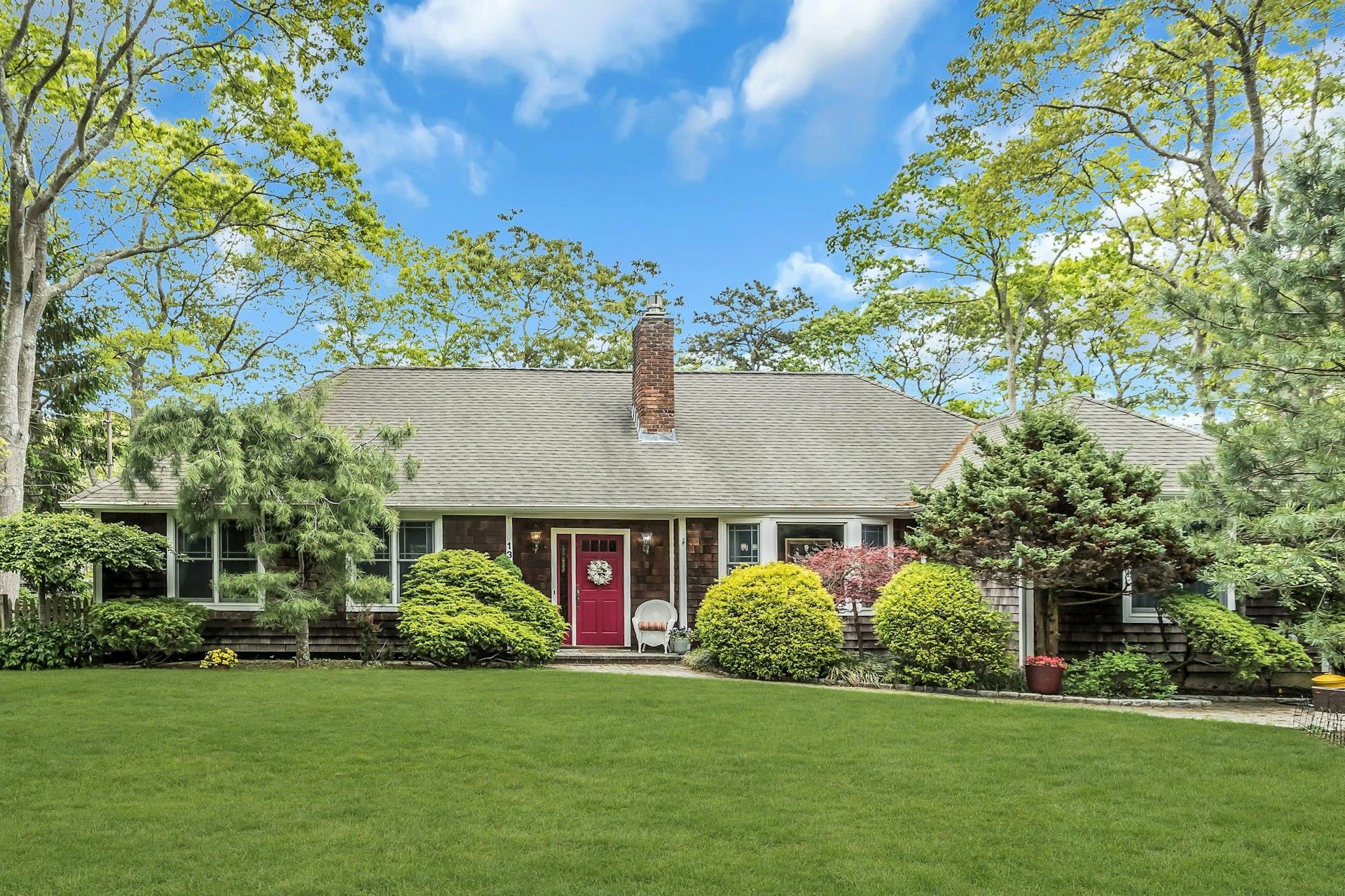 Delacey Avenue, East Quogue, Hamptons, NY - 4 Bedrooms  
3 Bathrooms - 