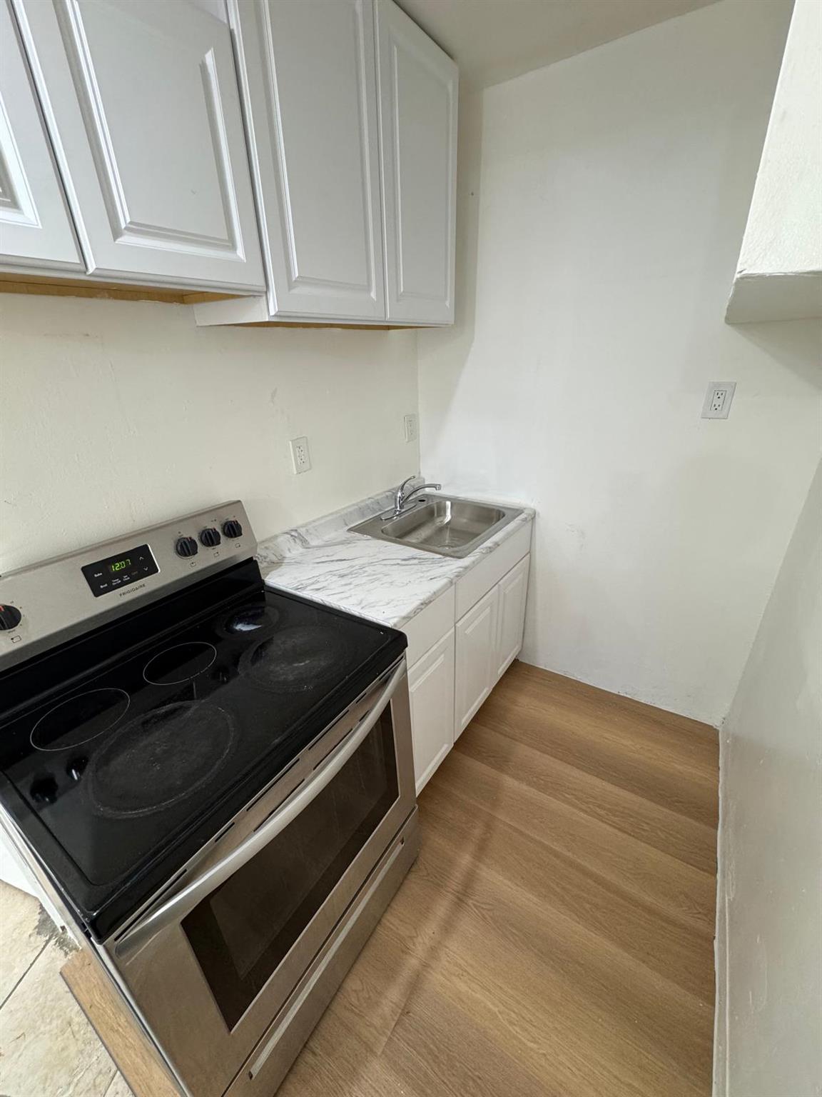 Elder Avenue, Bronx, New York - 1 Bathrooms - 