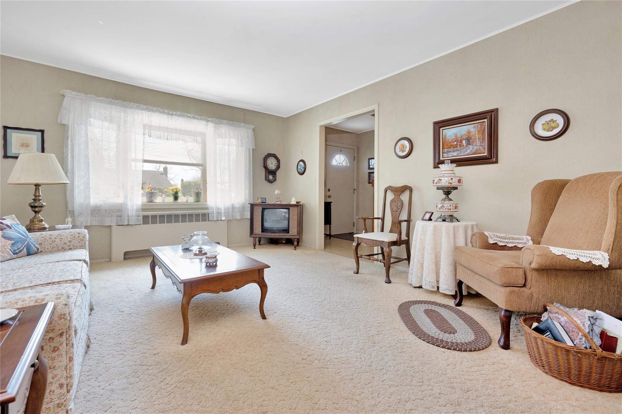 121 Sullivan Avenue, Farmingdale, New York image 4