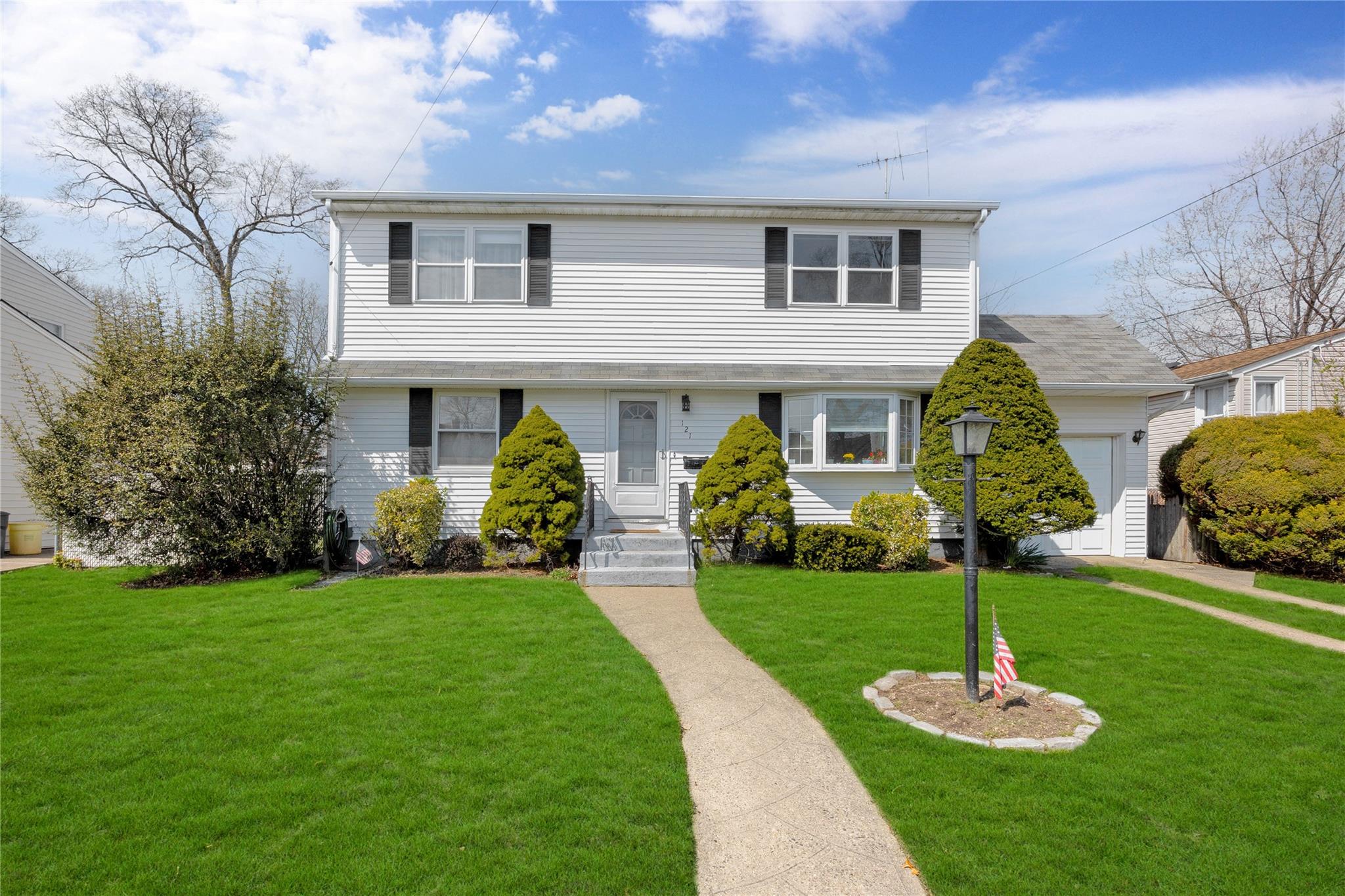 121 Sullivan Avenue, Farmingdale, New York image 1