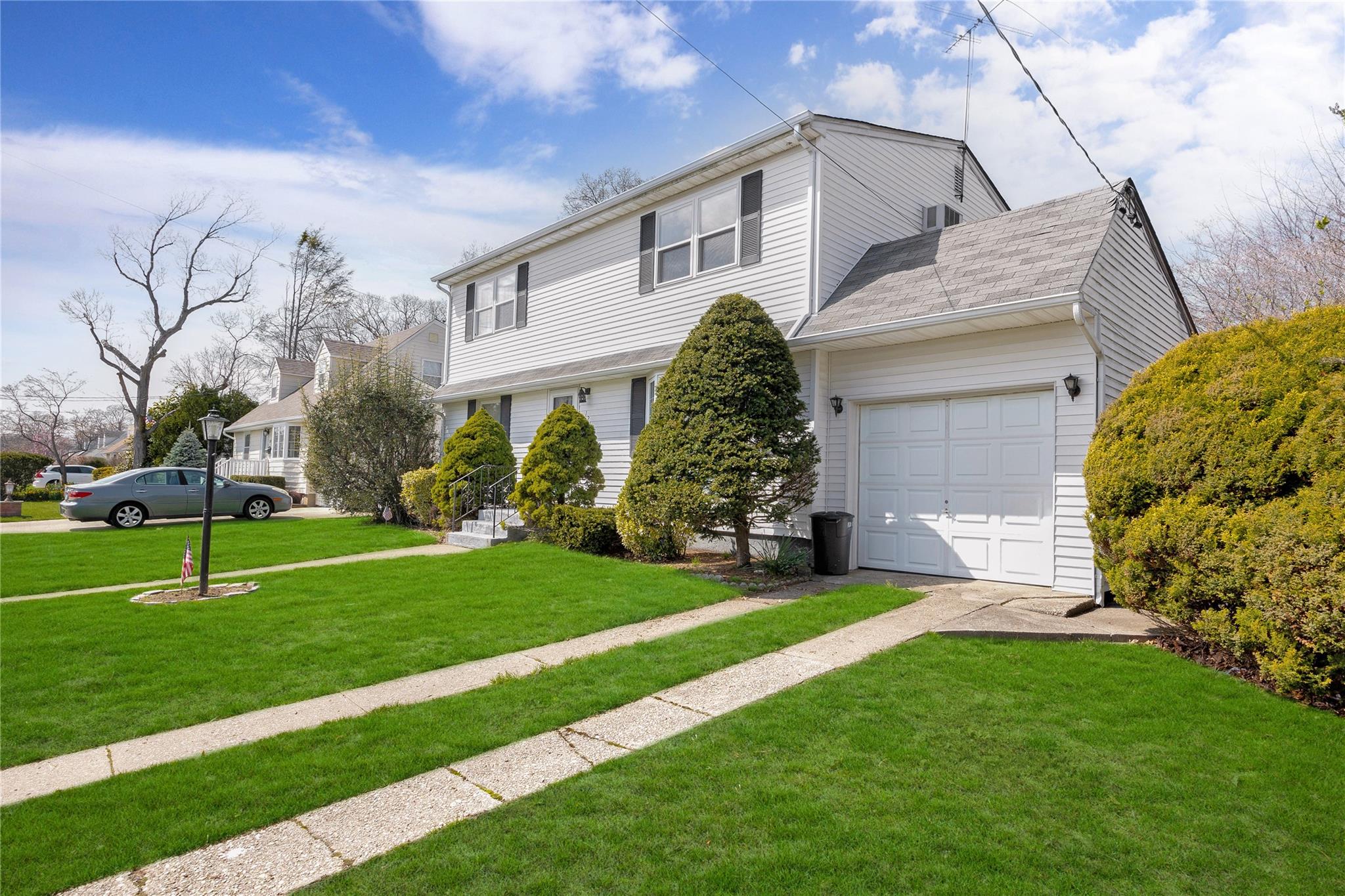 121 Sullivan Avenue, Farmingdale, New York image 3