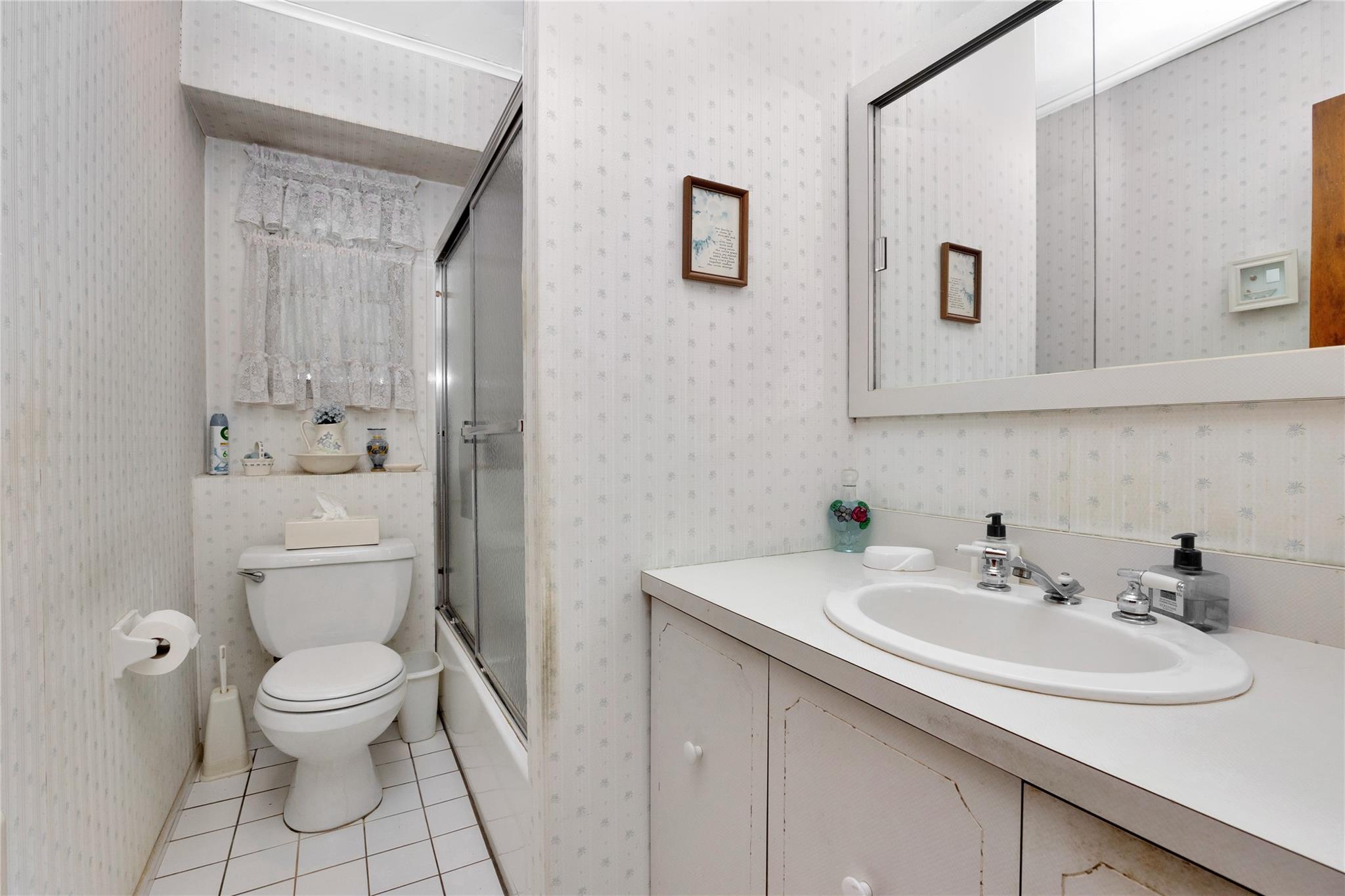 121 Sullivan Avenue, Farmingdale, New York image 22