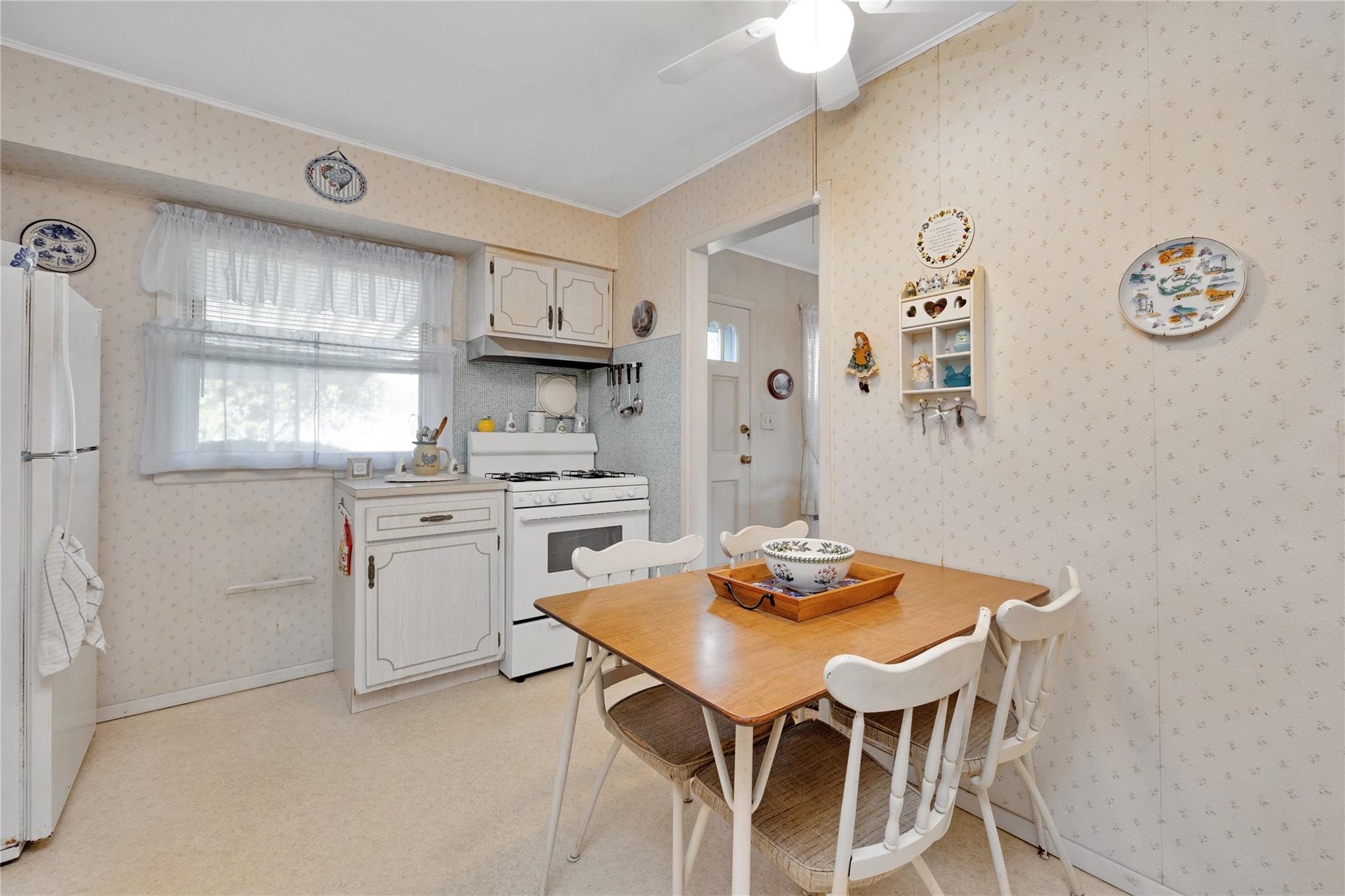121 Sullivan Avenue, Farmingdale, New York image 11