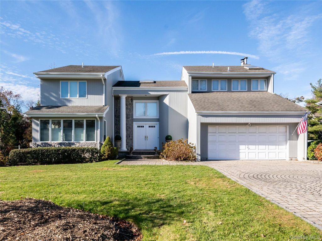 Photo of 2 Bonnie Lynn Court, Roslyn, NY 11576 (MLS # 953728)