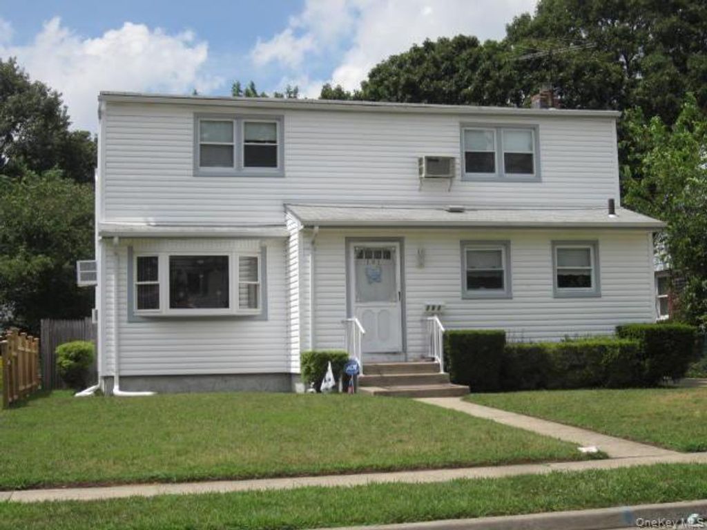 Photo of 101 Spruce Avenue, Bethpage, NY 11714 (MLS # 955089)